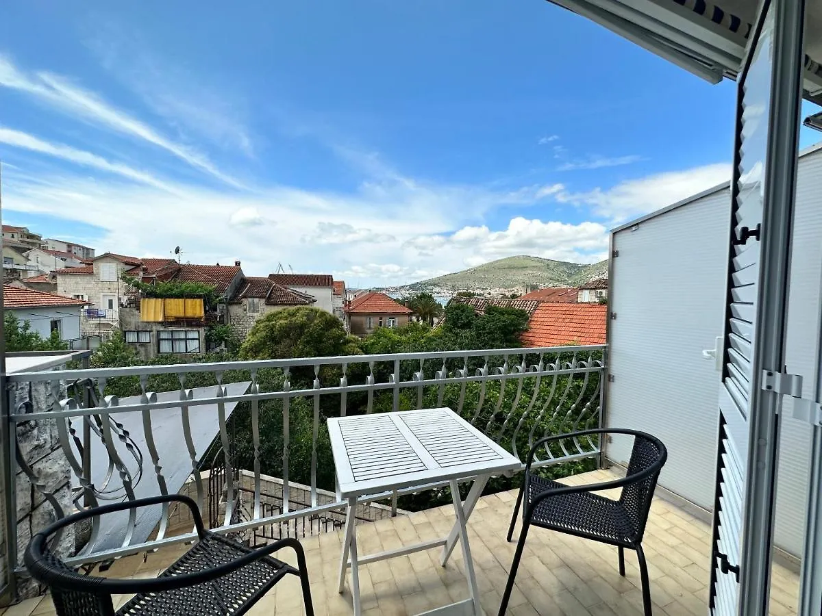 Villa Dante Trogir Guest house